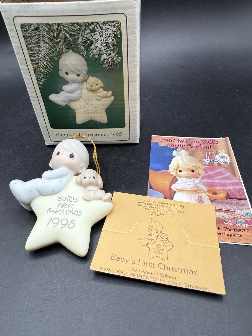 PRECIOUS MOMENTS 142727 BABY'S 1st CHRISTMAS 1995 Ornament MIB -51D